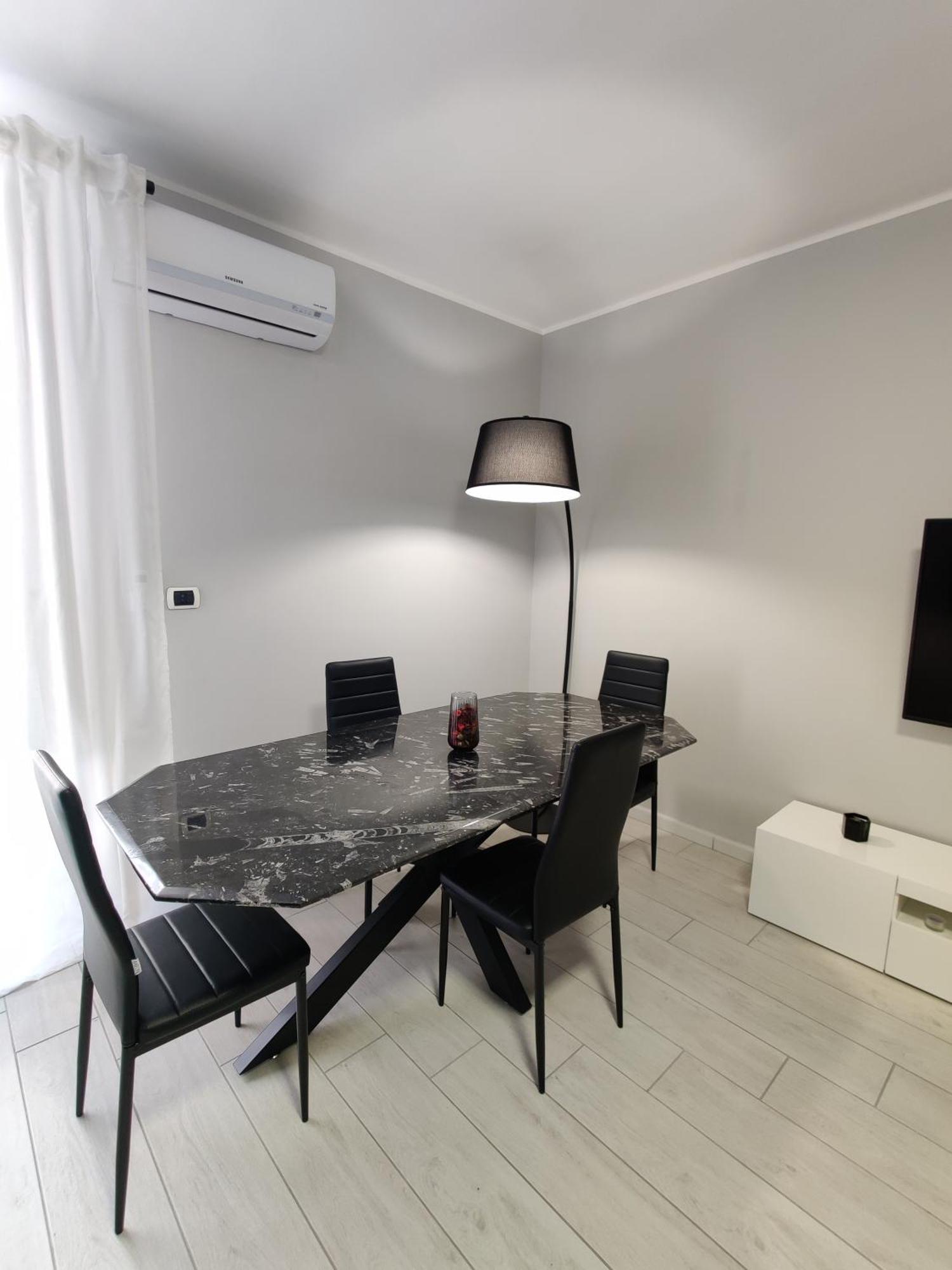 Delph'S House Apartment Катания Екстериор снимка