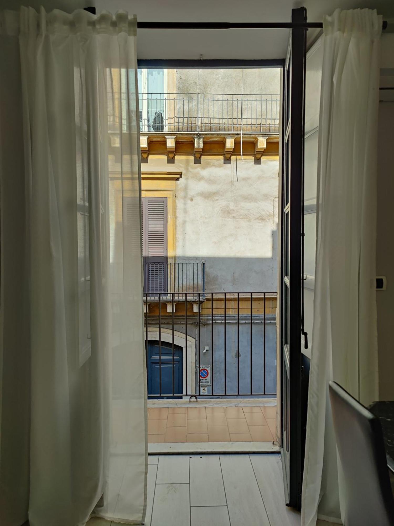Delph'S House Apartment Катания Екстериор снимка